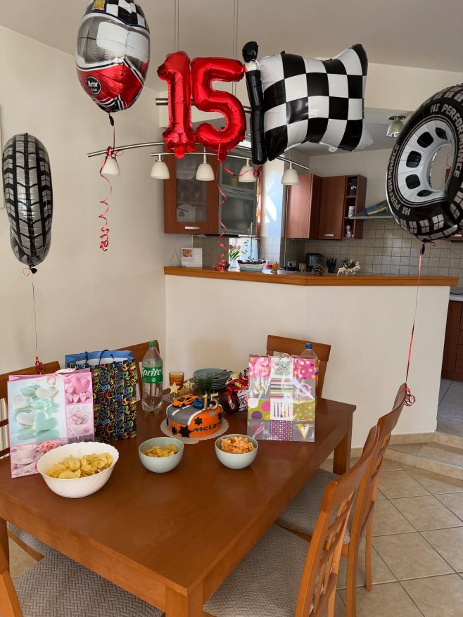 A zase ty narozeniny 🥰😜 #narozeniny #happybirthday #happyday #niceday #dorty #balonky #svicky #zapichy #rajoslav